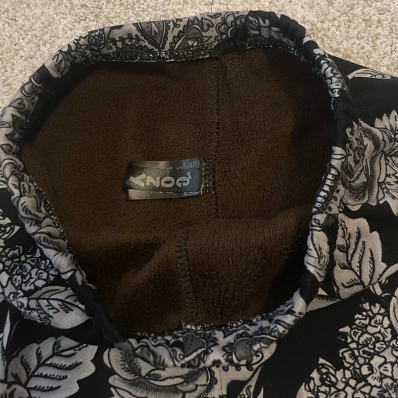 Just Cozy Skull Rose Print Leggings Size M/L - Picture 3 of 8